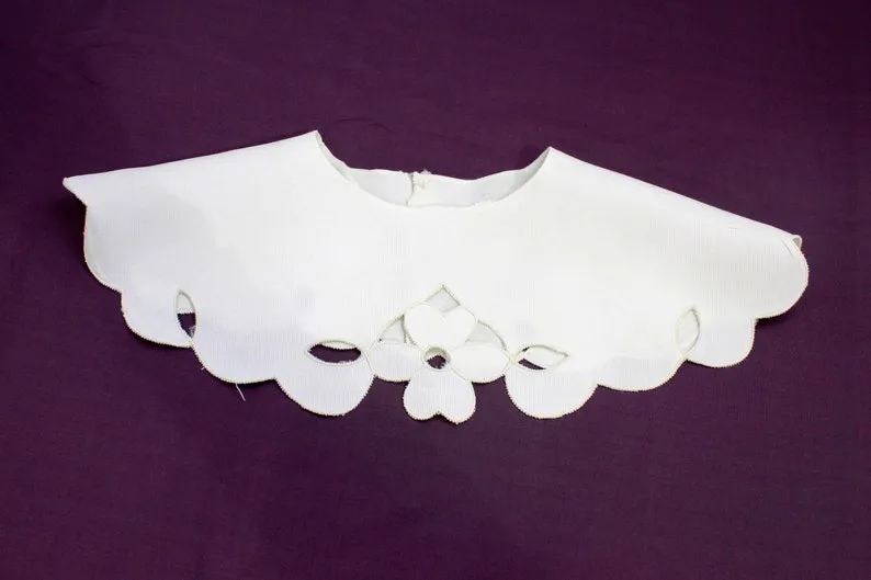 1950s Detachable Collar, Scalloped Edge and Flower Cutwork Embroidery