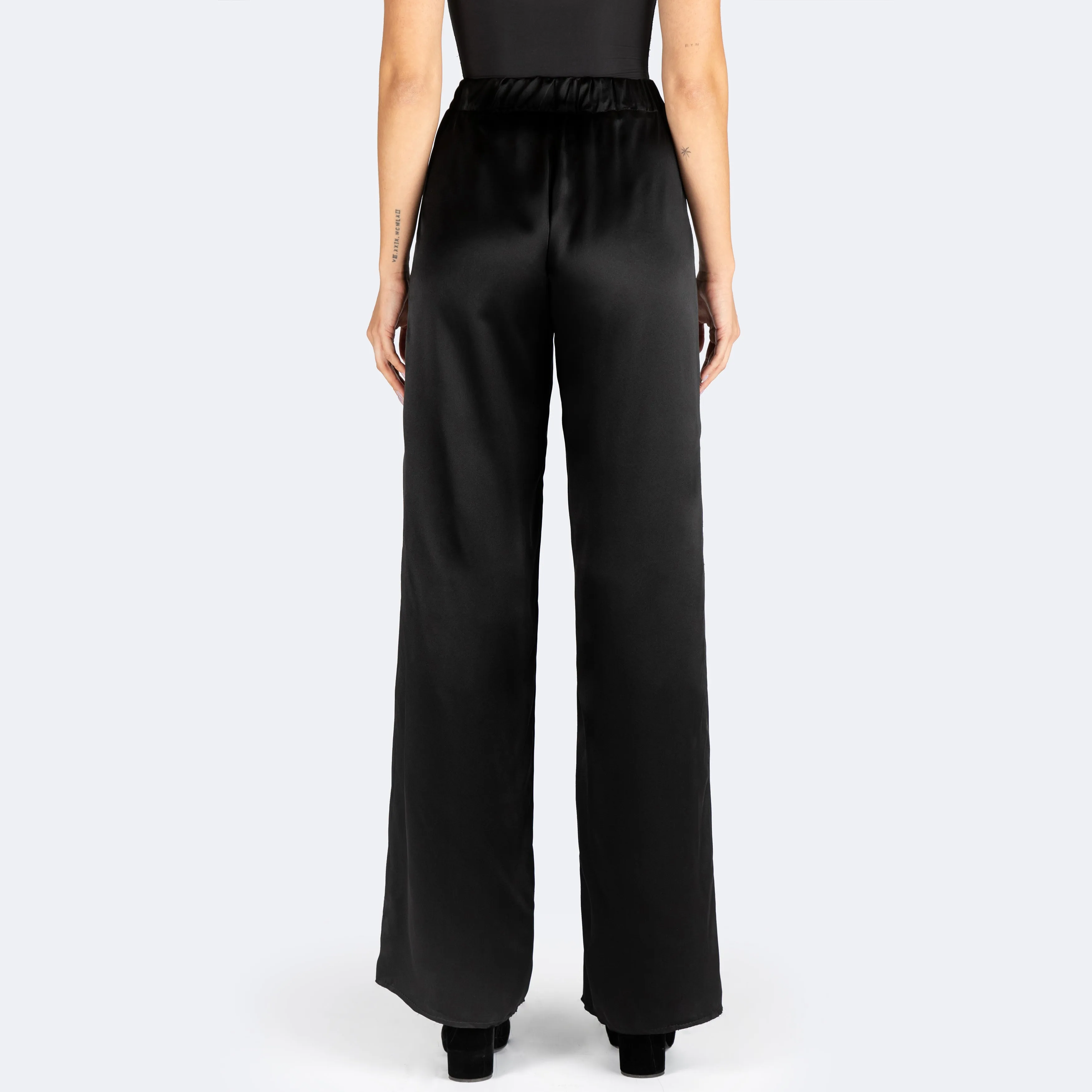 Studio Essential - Lounge Pant - Black